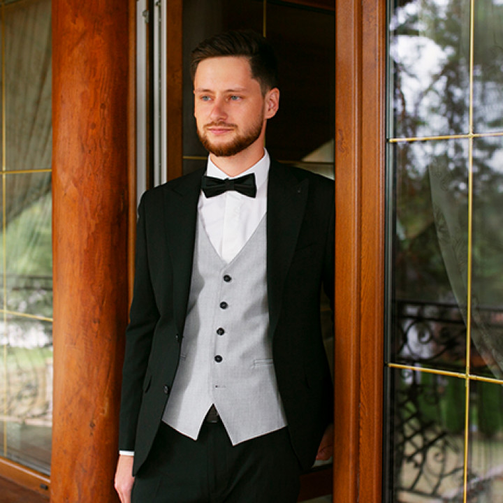 Festive Outfit Ideas For Elegant Occasions